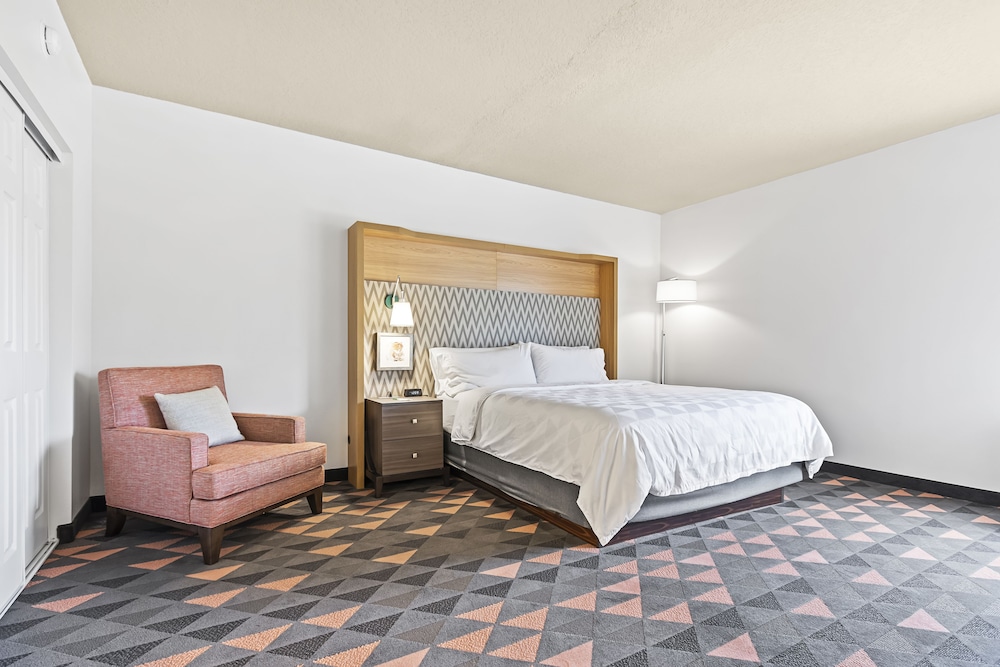 Suite, 1 King Bed (Additional Living Area) - Photo 2