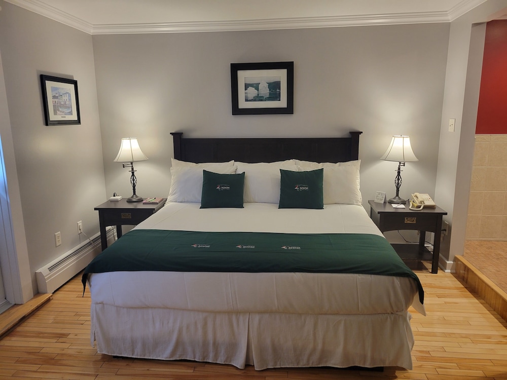 Honeymoon Suite photo 2