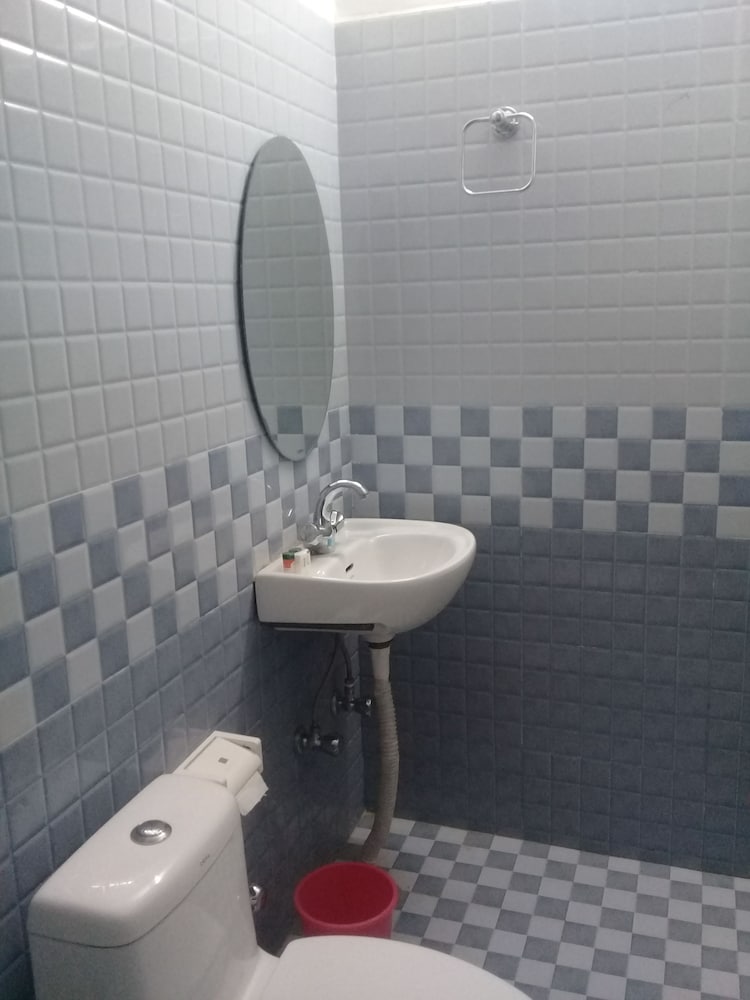 Deluxe Single Room, 1 Bedroom, Smoking, City View photo 2