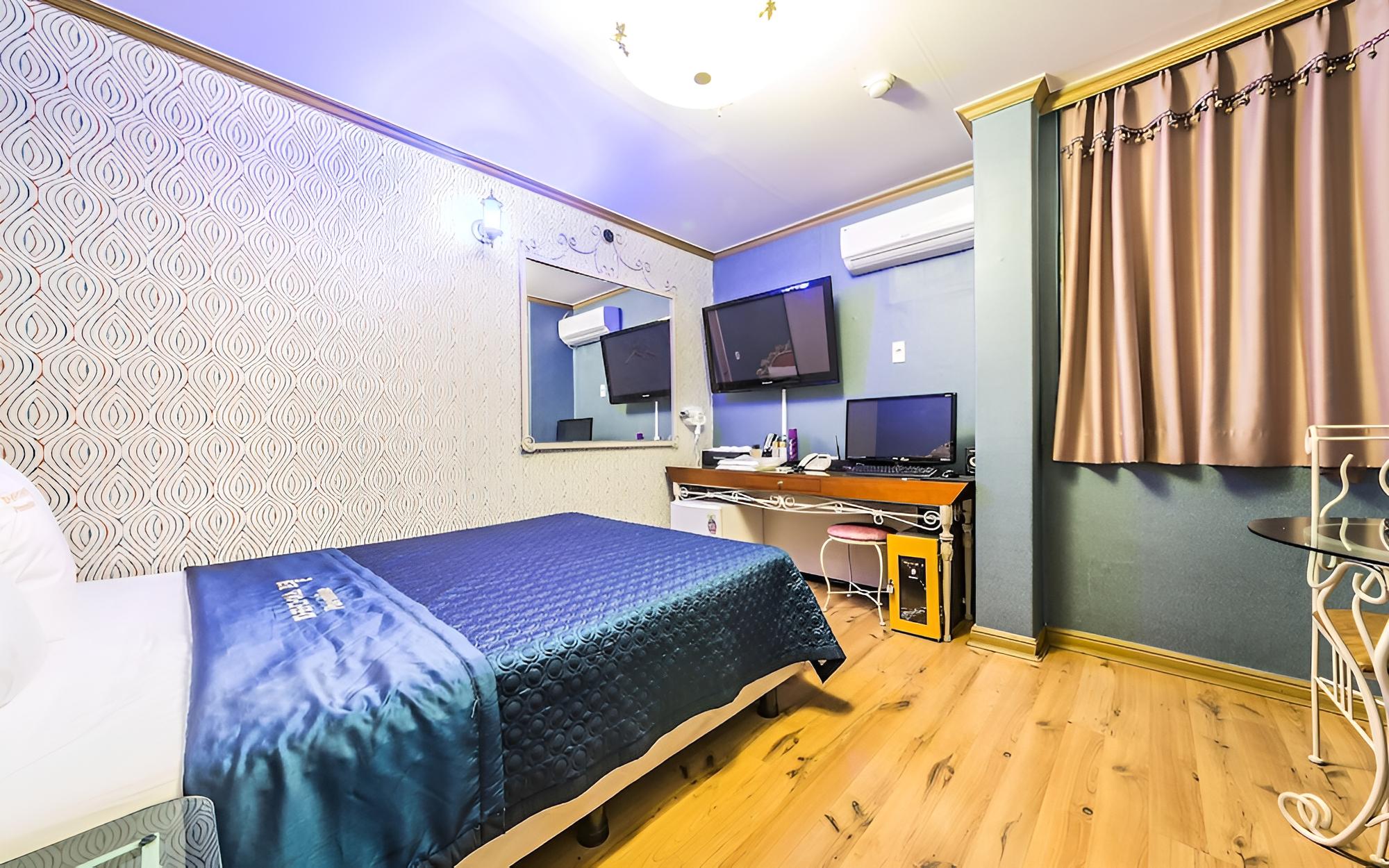 Room (Standard Room) - Photo 4