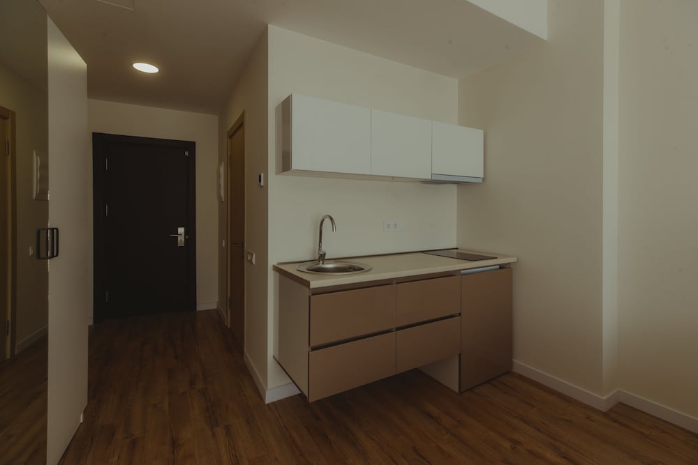 Standard Twin Room With Pool/Sea View - Photo 12