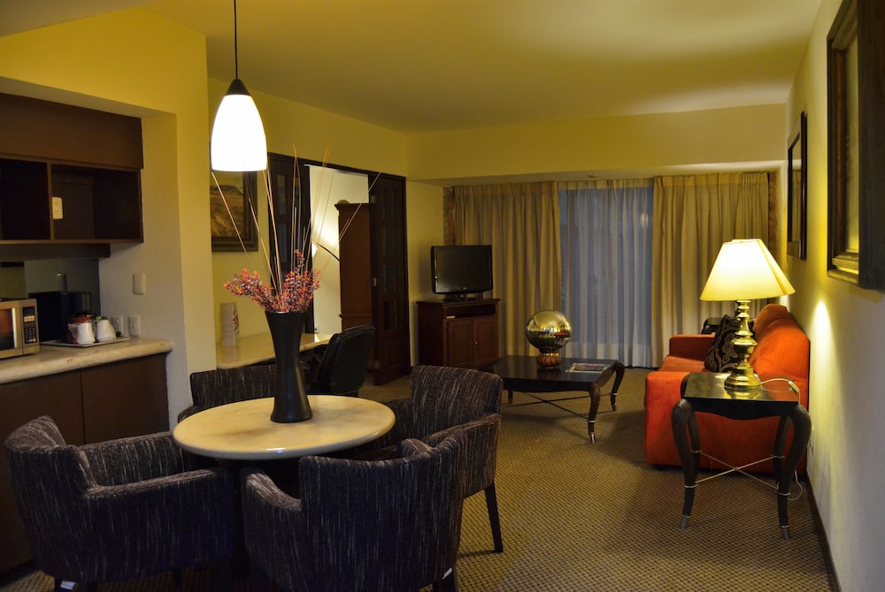 Deluxe Suite, Non Smoking, Garden Area photo 3