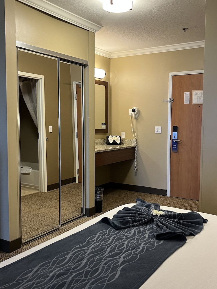 Standard Room, 2 Queen Beds, Non Smoking, Balcony - Photo 4