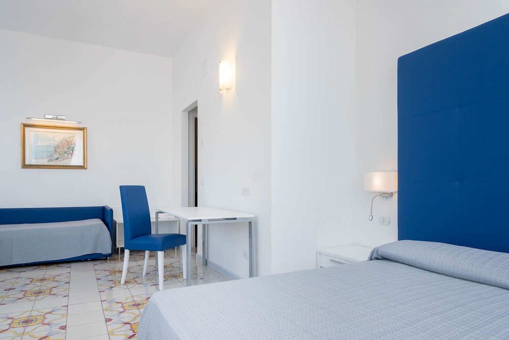 Comfort Room, City View - Photo 3
