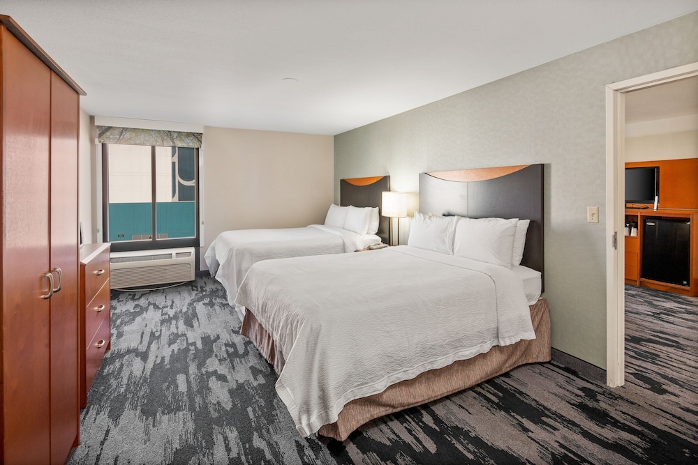 Standard Room, 2 Queen Beds - Photo 1