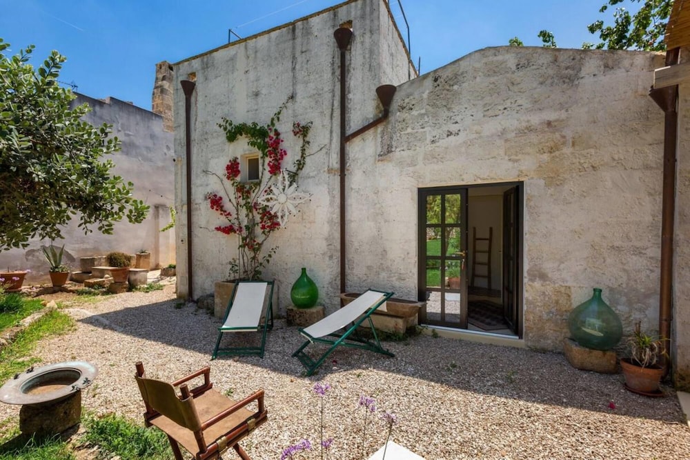 Villa photo 3