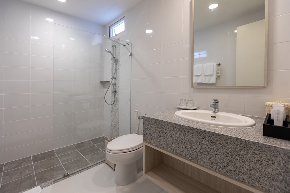 One Bedroom - Photo 8
