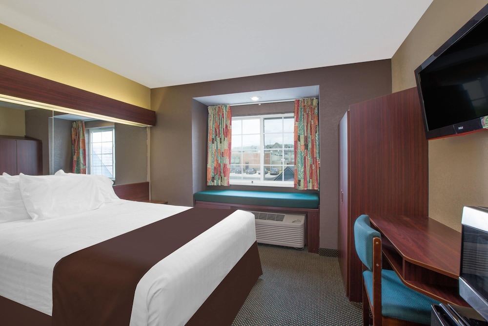 Studio Suite, 1 Queen Bed, Mobility Accessible, Non Smoking (Hearing) - Photo 1