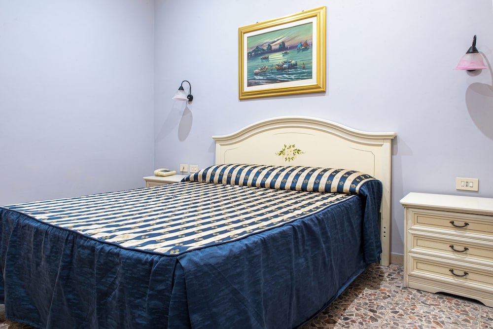 City Double Room Single Use, 1 Large Twin Bed photo 1