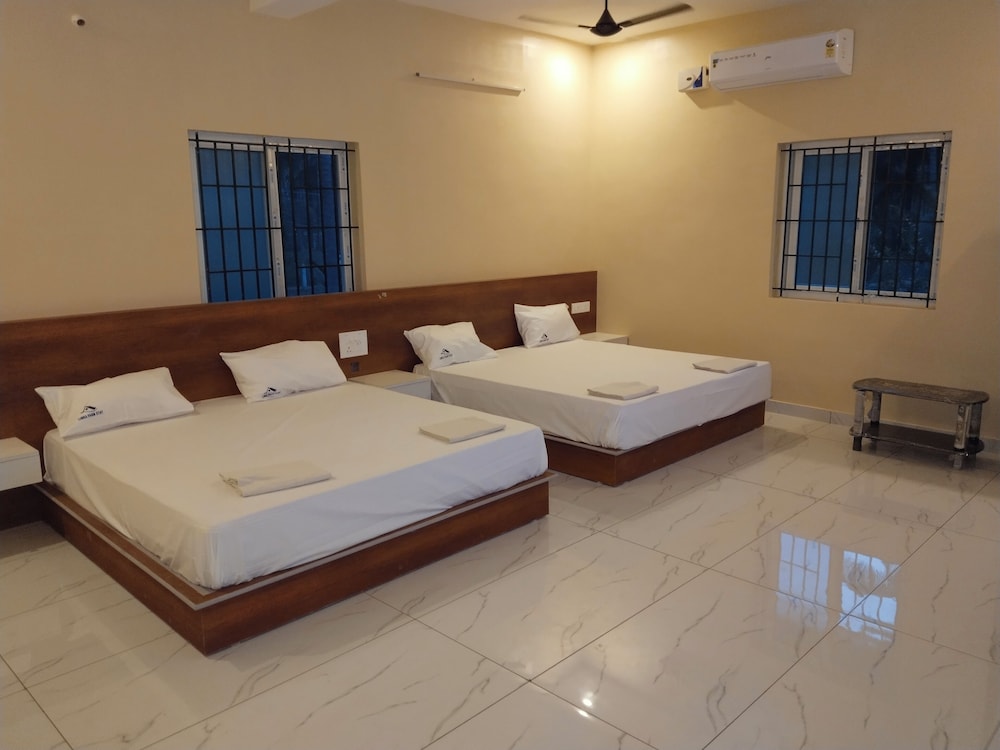 Superior Quadruple Room, Garden View