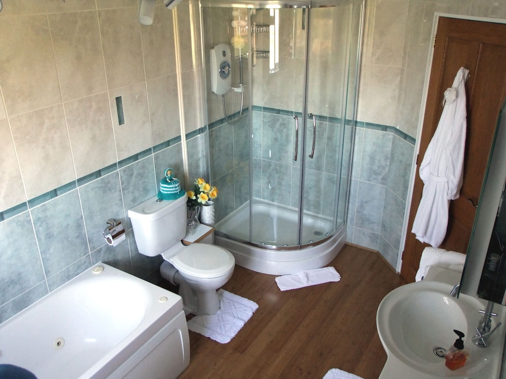 Twin Room, Private Bathroom photo 2