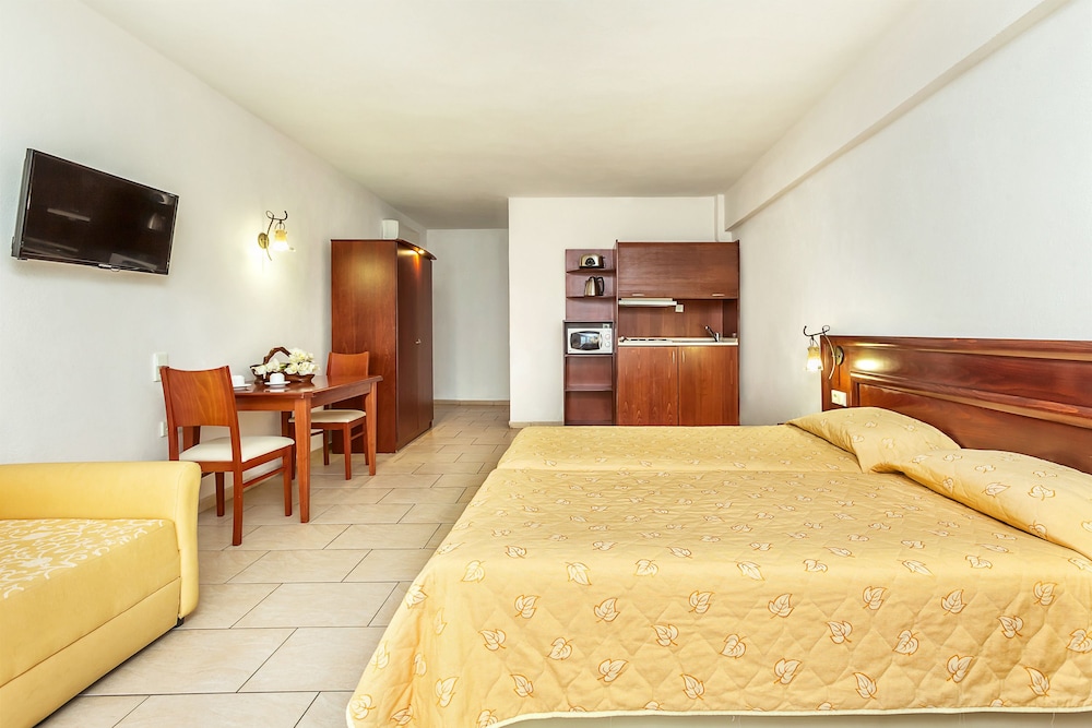 Premium Studio, Side Pool View photo 1