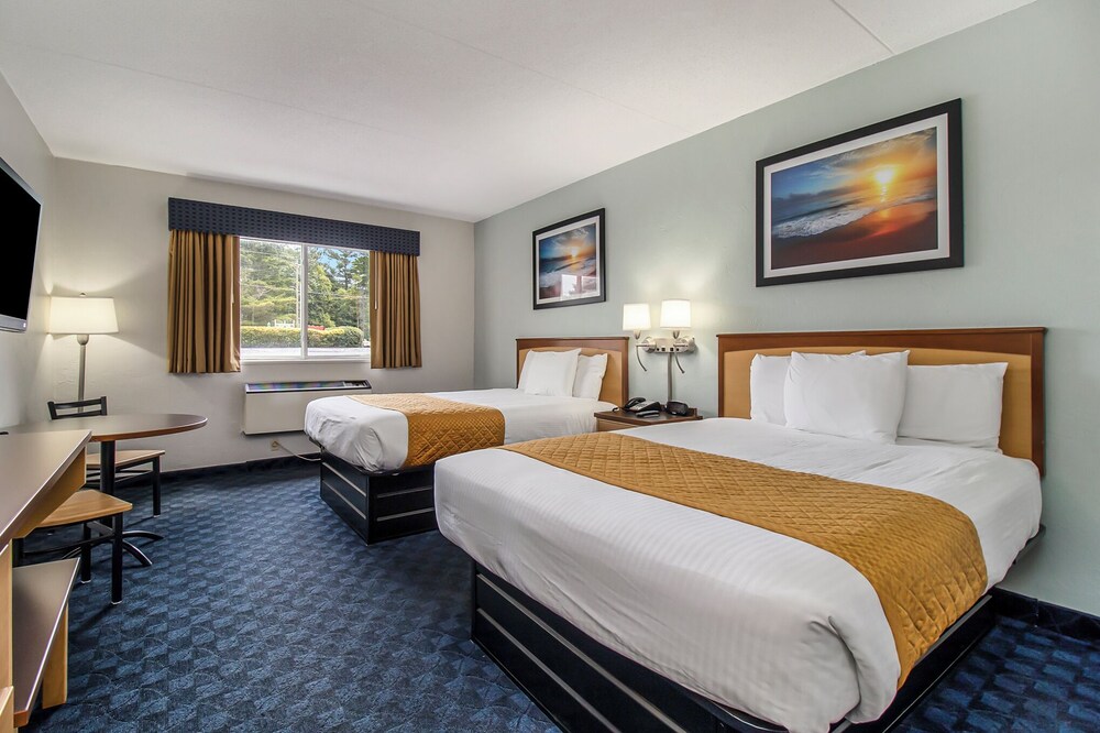 Standard Room, 2 Queen Beds, Refrigerator photo 1