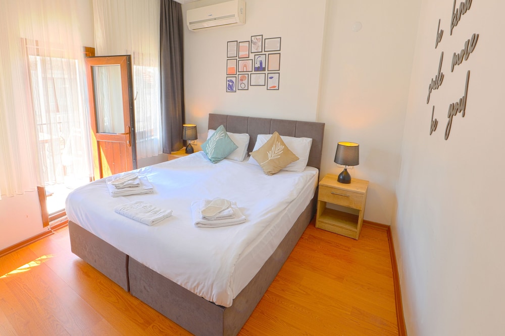 Standard Double Room, City View photo 1