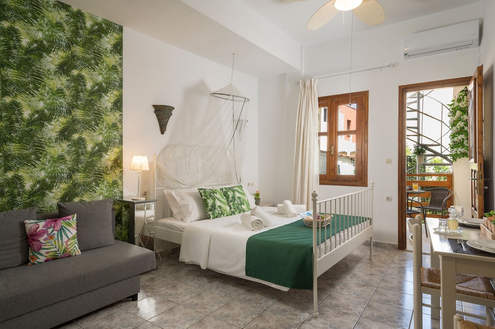 Classic Studio, Balcony, Courtyard View