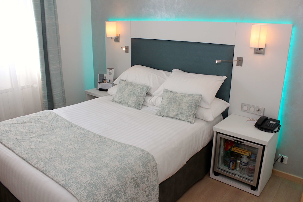 Classic Room, 1 Double Bed, Non Smoking (Small Room) - Photo 3