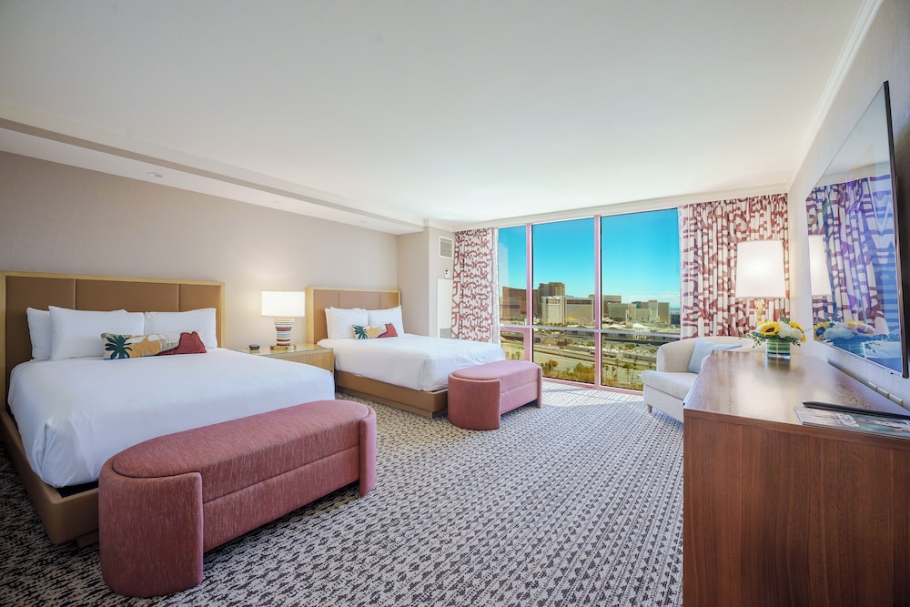 Deluxe Room, 2 Queen Beds, Accessible Bathtub - Photo 1
