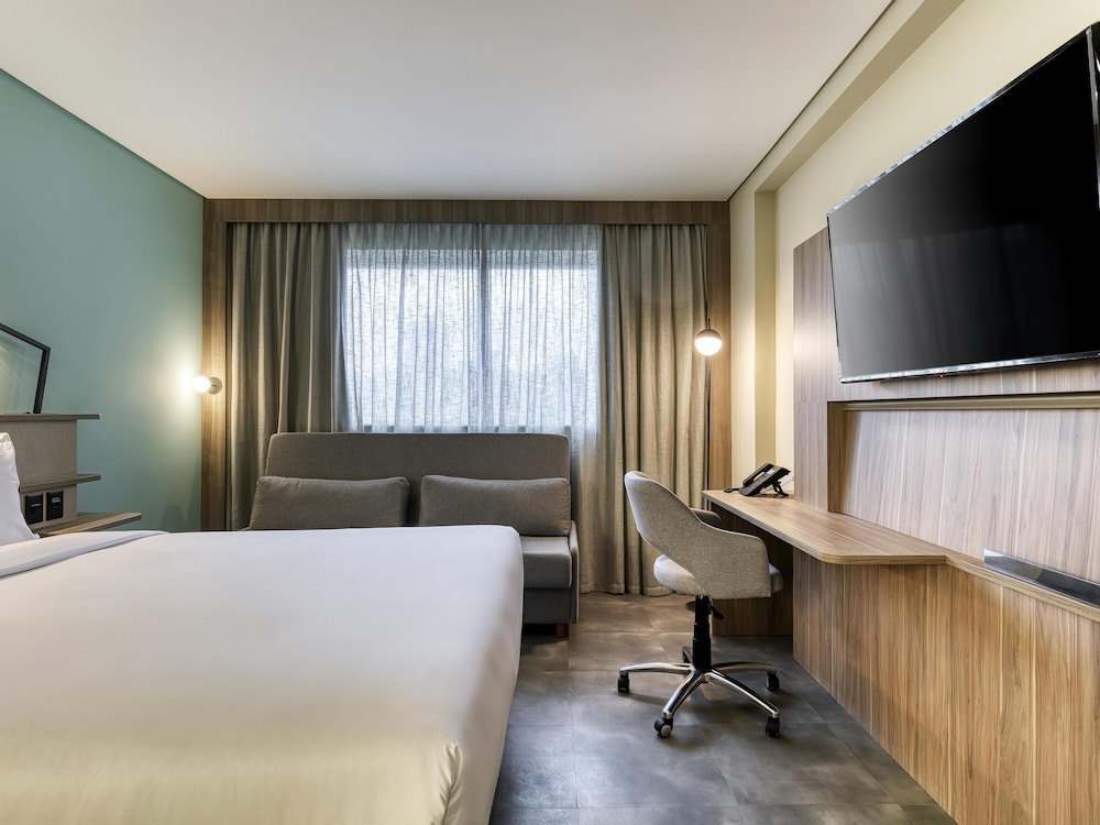 Deluxe Room, 1 Queen Bed with Sofa bed