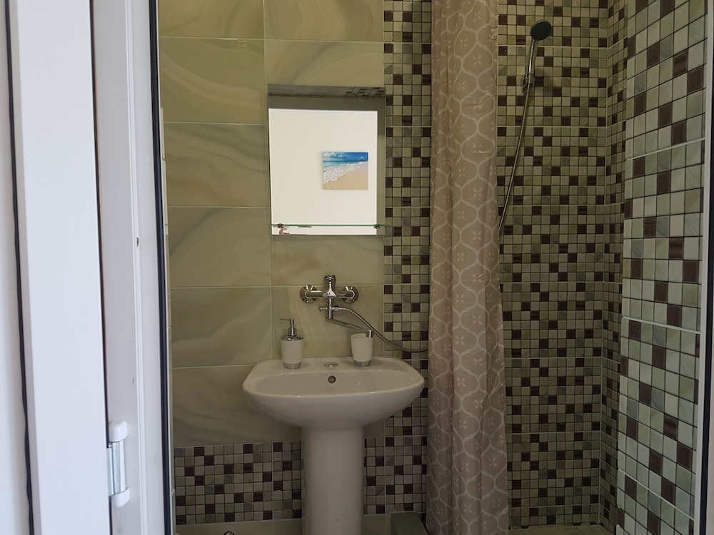 Classic Double Room, Private Bathroom photo 3