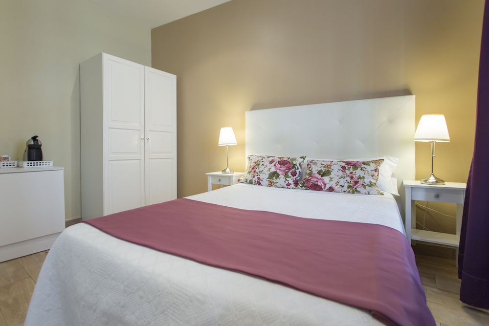 Comfort Double Room, Private Bathroom, City View