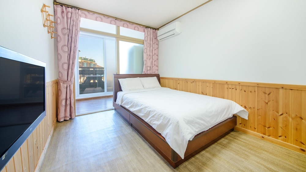 Basic Room, 1 Bedroom (A201) - Photo 1