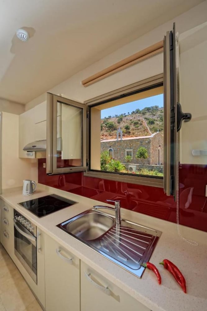 One Bedroom Villa with Pool View - Photo 4