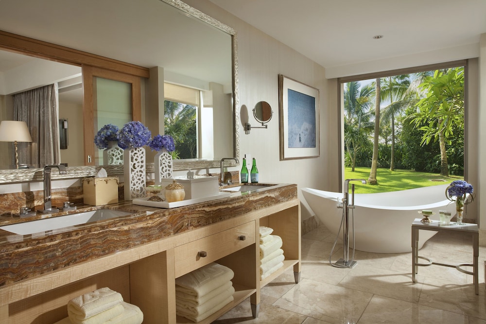 Junior Suite, Garden View (Baron Garden Suite) photo 3