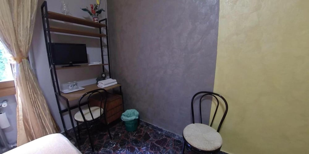 Twin Room, 2 Twin Beds, Shared Bathroom (Oasi)