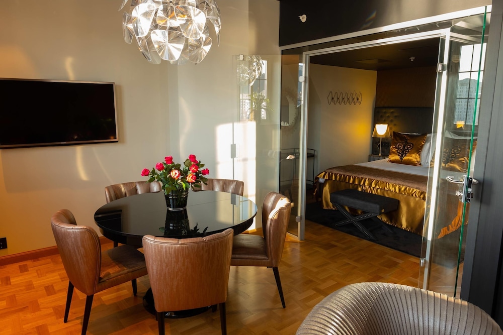 Suite, 1 Double Bed with Sofa bed, Corner - Photo 1