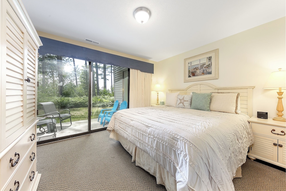 Signature Condo, 2 Bedrooms photo 3