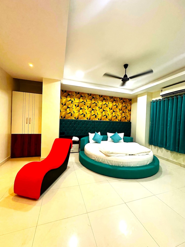 Super Deluxe Room With City View - Photo 1
