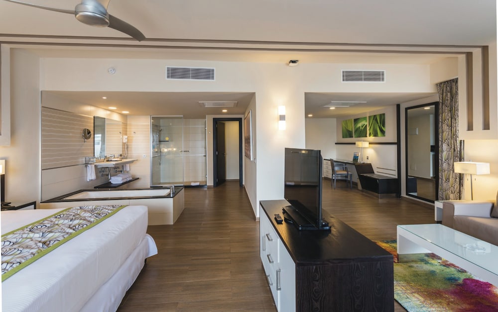Suite, Jetted Tub, Ocean View (B2C-CA)