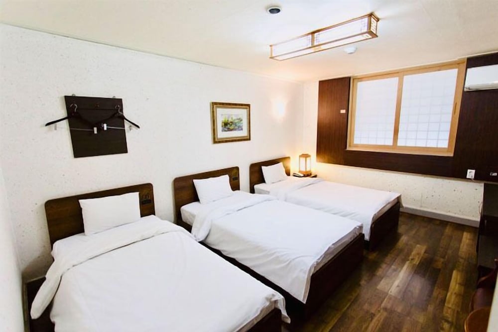 Standard Triple Room, 3 Twin Beds, City View photo 1