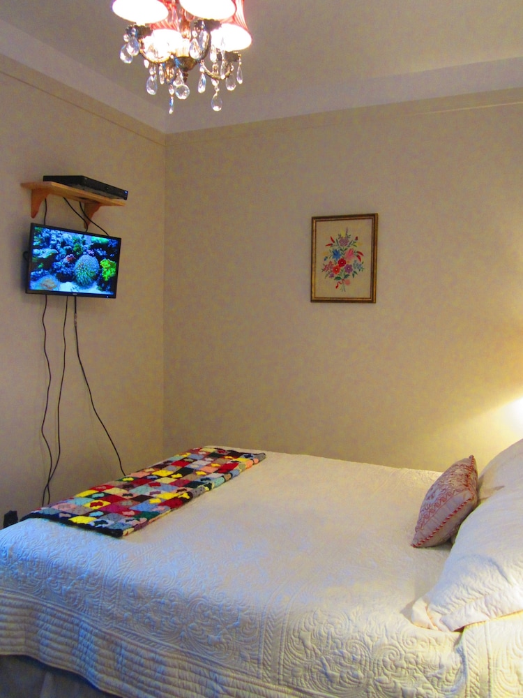 Standard Room, 1 Queen Bed, Shared Bathroom (Room 3)