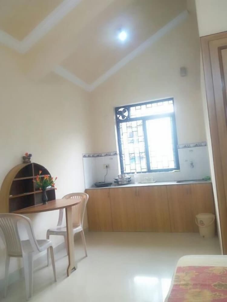 Exclusive Studio Suite, 1 Queen Bed, Pool View, Beachside photo 2