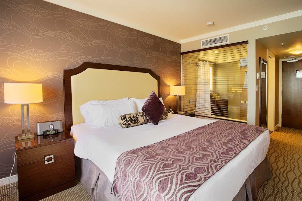 Standard Room, 1 King Bed, Mountainside - Photo 1