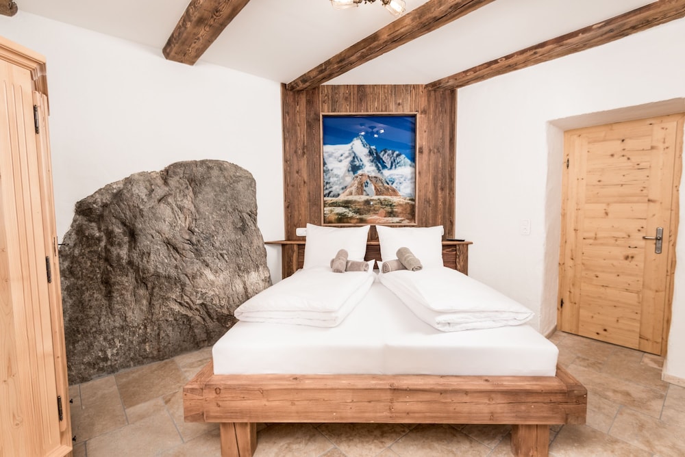 Exclusive Apartment, 3 Bedrooms, Accessible, Mountain View