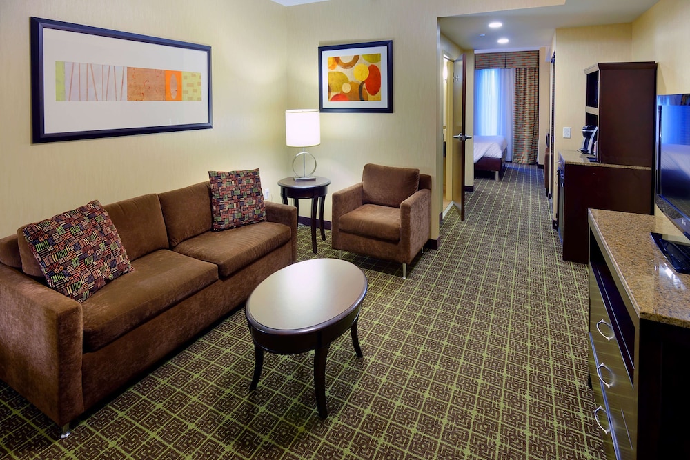 Suite, 1 Bedroom - Photo 8