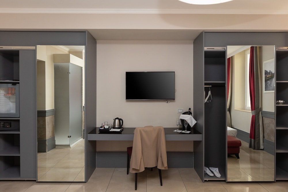Quadruple Room, Bathtub photo 3