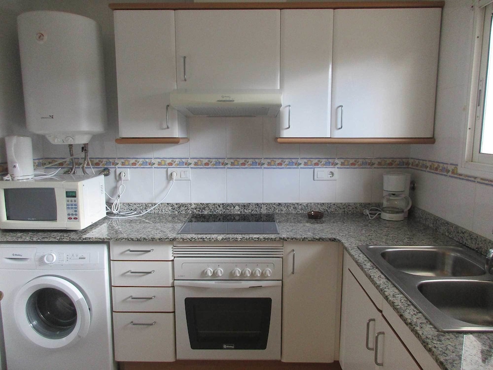 House, 3 Bedrooms photo 2