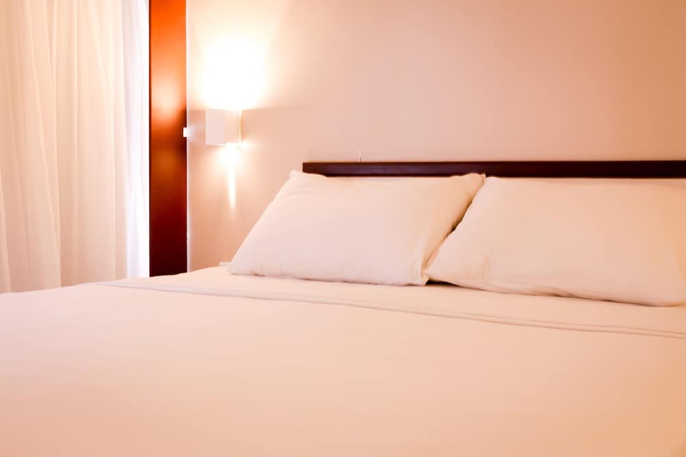 Deluxe Room, Pool View photo 3
