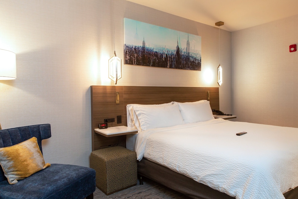 Standard Room, 1 King Bed, Transfer Shower, Non Smoking (Mobility, Transfer Shower) - Photo 1