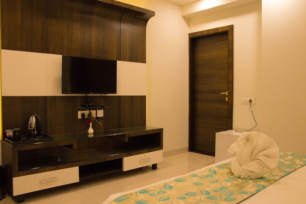Superior Room, 1 Bedroom, Smoking, City View photo 2