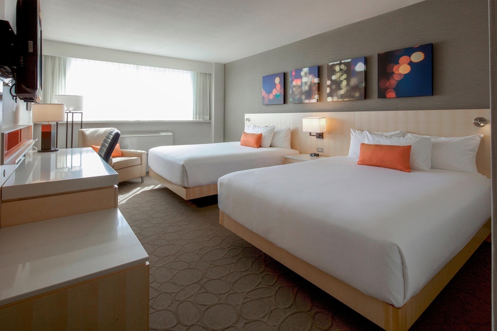 Room, 2 Queen Beds - Photo 3