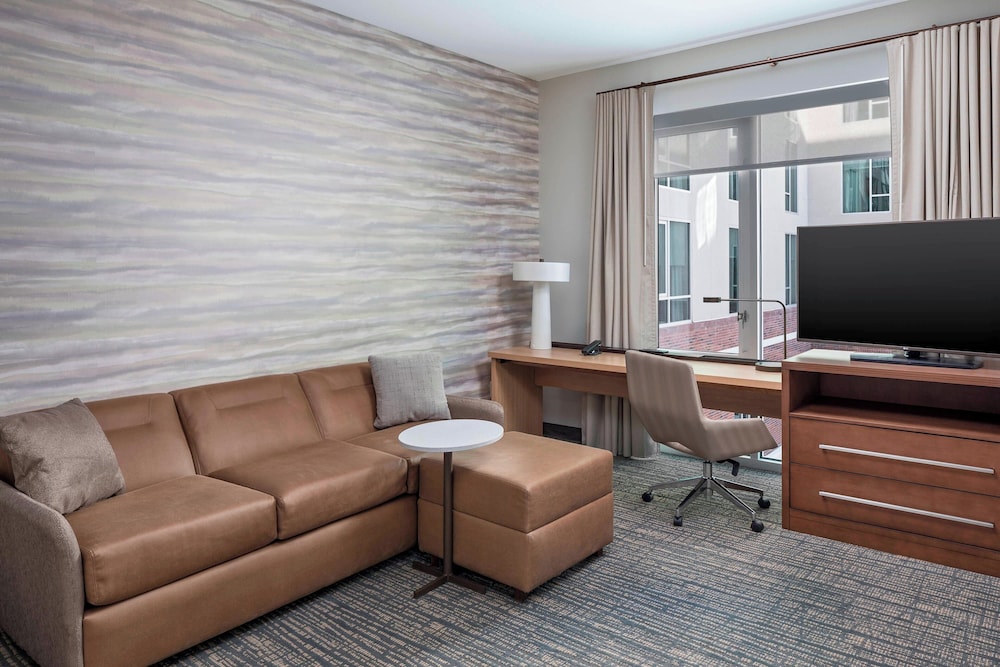 Suite, 2 Bedrooms (View) - Photo 1