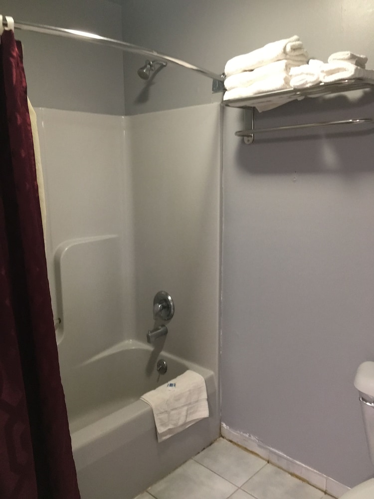 Room, 1 King Bed, Non Smoking - Photo 9