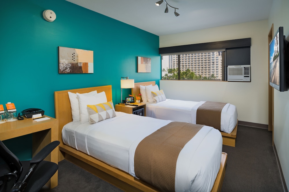 Standard Room, 2 Twin Beds, City View (Cosmopolitan Twin-Twin) photo 2