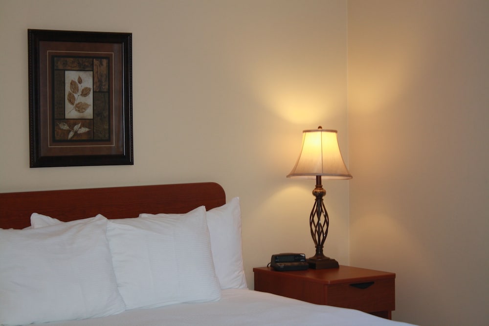 Standard Room, 1 Queen Bed photo 2