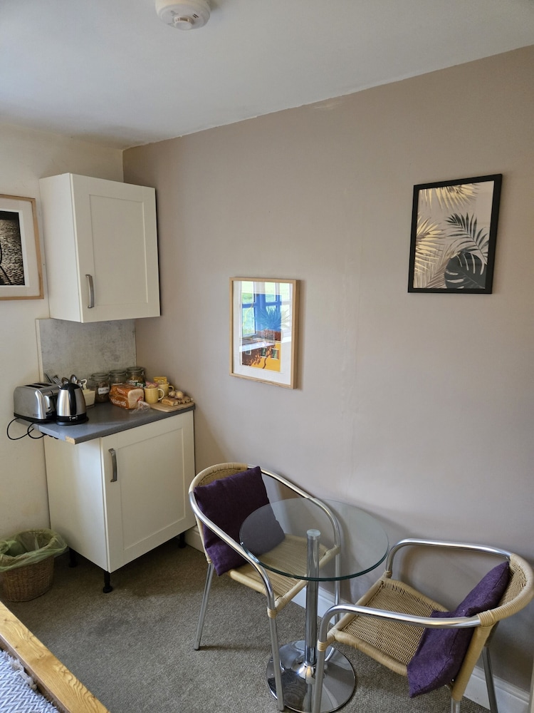 Double Room, Ensuite - Photo 3