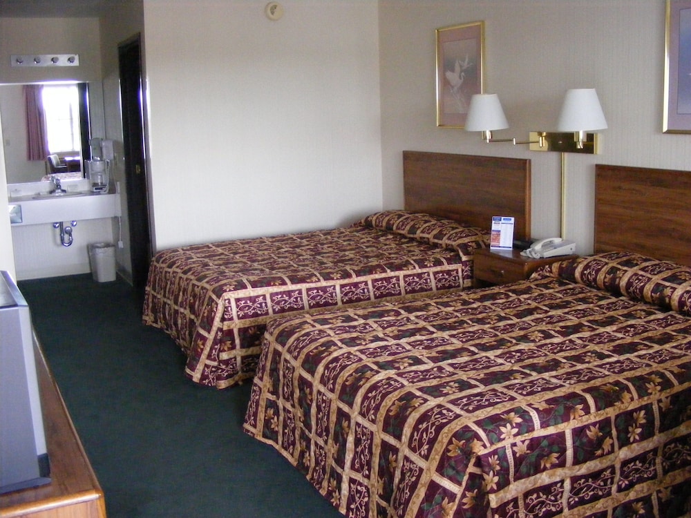 Standard Double Room, 2 Queen Beds photo 2